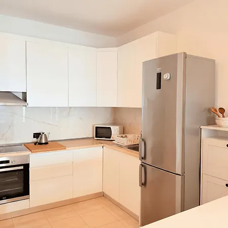 Apartament Beachfront- Sea View 105 *