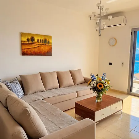 Beachfront- Sea View 105 Durrës